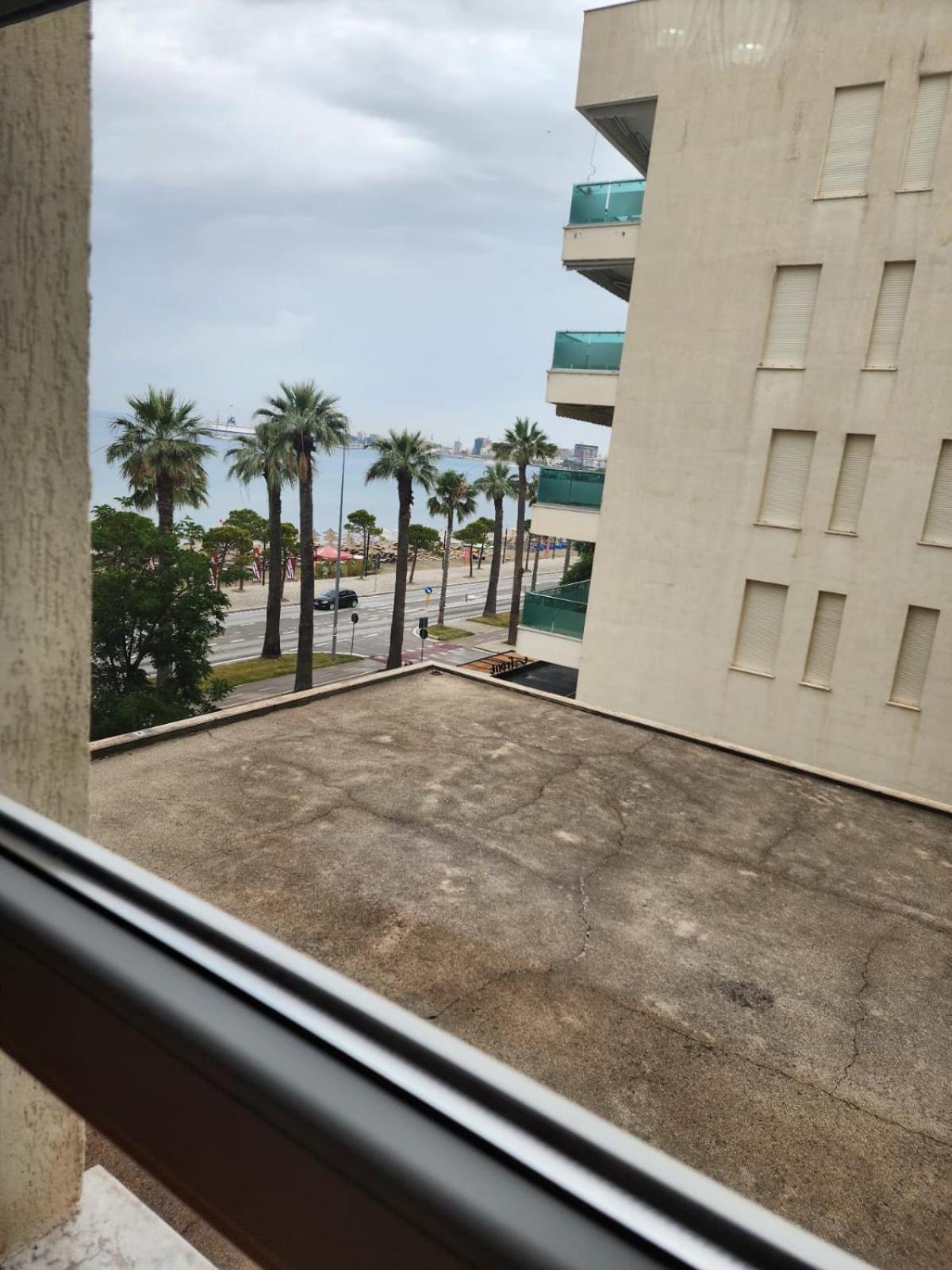 Jrl Apartament *